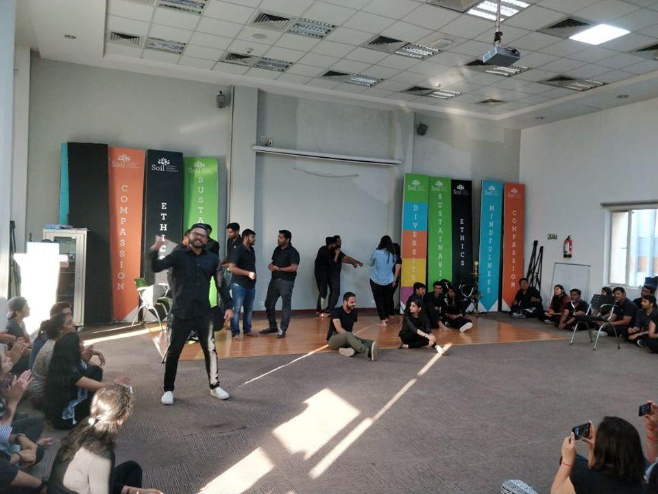 Why-SOIL-Students-Do-Theatre-in-Their-Management-Program